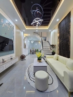 Bán nhà 4t gần đh quốc gia, dt 36m2, 30m ô tô tránh, gần phố, ở ngay, chỉ 8 tỷ