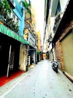 Bán nhà cầu giấy, 2 thoáng, gần ô tô, sát phố, nhà mới ở ngay.