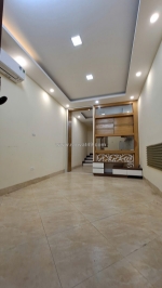 Bán nhà trần thái tông 34m – 5 tầng 1 tum – trung tâm cầu giấy – gần nhiều