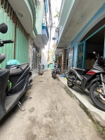 Chỉ 2.4tỷ. có nhà to giá rẻ.tiện xây mới. nở hậu nhẹ,hẻm ba gác p15.q8.