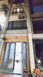 Hai bước ra phố - 45 m², 4 tầng, nhà đẹp, ở ngay - đối diện aeon long biên - ô