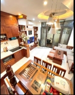 Hiếm -nhà 5 tầng  sát  chợ ngọc thụy -  10m ra ôtô tránh -giá 6 tỷ9 full nội