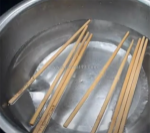 Mẹo làm sạch đũa gốc bị mốc hiệu quả