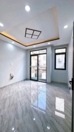 Ngay sát mặt tiền q4
ngang 7.7 dài 7.8 xây mới 4 tấm
chỉ 89 triệu m