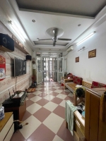 Nhà dân xây - mặt ngõ- ô tô chạy qua- cách hồng tiến 100m - dt 47m x4 tầng 8.x