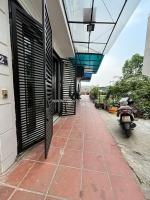 Nhà đẹp ở ngay ngô gia tự- long biên. diện tích 38m, dân xây đẹp, chắc chắn.