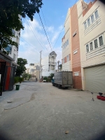 Nhà mặt tiền đường hơi thụt quận 12