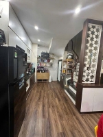 Nhà ngọc thụy –– cách 30m ra – khu khai sơn long biên-nhà nở hậu đẹp .