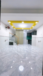 Sát mặt tiền 
hẻm  thông rộng  q4 
ngang 3.8 nở 4.2 dài 5.8 m 
có 2 tỷ x