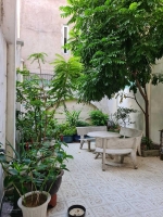 Với không gian rộng rãi, ánh sáng tự nhiên tràn ngập và thiết kế hiện đại, ngôi