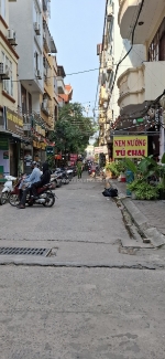 Bán đất học viên tài chính - dt45m2 - mt4,3m - giá 5,6 tỷ -bắc từ liêm kinh