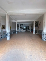 Bán gấp căn nhà 3 tầng mặt tiền 7.1m2 đường ql39b, có sổ đỏ pháp lý rõ ràng.