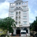 Bán khách sạn cao cấp ql 1k gần bigc dĩ an. bình dương