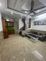 Bán nhà 5 tầng _ dt:36m2 _ mt: 3.8m _ 3 p ngủ _ giá : 6.1 tỷ trung tâm ngã tư