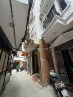 Bán nhà cầu giấy -khu vực sầm uất - gần ô tô - ngõ xe 3 gác tránh - dt 34m x 5