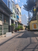 Bán nhà hẻm xe hơi, có sân để xe, 2 tầng kiên cố quận 8, giá rất mềm