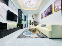 Bán nhà kim ngưu full nội thất 30m 5 tầng, 3 phòng giá 4.68 tỷ sổ riêng