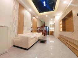 Bán nhà lĩnh nam 32m 5 tầng 4 phòng full nội thất giá hơn 5 tỷ chút