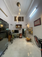 Chính chủ cần bán nhà quận 4 nhà đúc kiên cố 2 lầu 1 lửng 1 sân thượng