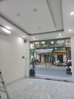 Cho thuê tầng 1 nhà 2 mặt phố, phía trước là mặt phố thụy khuê, phía sau là mặt