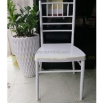 Ghế tiffany trắng: vẻ đẹp tinh tế cho không gian tiệc cưới sang trọng