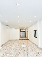 Mặt phố - thang máy - mặt tiền đẹp - kinh doanh sấm uất
lĩnh nam 85m x 5