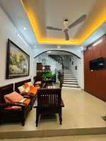 Nhà ba đình 40m2 x 5 tầng - ngõ to, thoáng sáng - cách ô tô đỗ 20m.