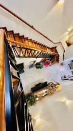 Nhà cực đẹp - 1 sẹc tô ngọc vân - 166m2 - 3 tầng- 3 ô tô trong nhà - hẻm 8m -