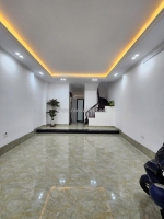 Nhà mặt phố mới kính koong - lô góc thoáng - kinh doanh nhộn nhịp ngày đêm -