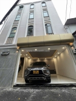 .ô tô ngủ trong nhà .3 lầu mới đón tết góc 2 mặt hẻm đẹp lung linh