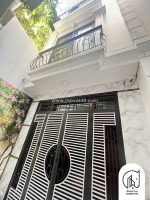 Quá đẹp nhà ở 5 tầng, vị trí trung tâm sát mặt phố ngọc lâm, long biên rộng