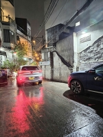 Sát mặt tiền đường xe hơi q4 
diện tích sd 144m2  = 3 tấm mới
dưới 8,9 tỷ