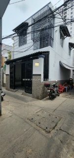 Nhà căn góc 2 tầng quận 7, hẻm thoáng mát, nhà rộng rãi, nội thất còn ngon vào là ở ngay