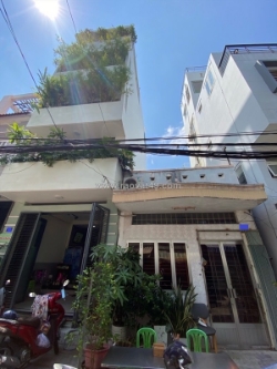 Nhà cấp 4 đất rộng nở hậu, tiện xây mới hoặc đầu tư, hẻm rộng 10m giáp ngay trung tâm quận 1