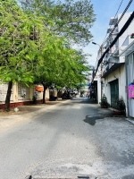 - nhà 3 tầng đối diện, trường điểm cấp 2 nguyễn hữu thọ, hẻm xe hơi trãi nhựa,