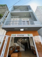 Bán nhà bề ngang hơn 6m, 2 lầu có sân thượng, khu không  ngập nước, lh em xem