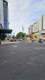 Mặt tiền đường hoàng diệuq4

ngang 6 dài 8 – đúc 2 tấm 

khu vực không có