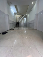 Sát mặt tiền đường q4 
ngang 3.4 dài 12  
hơn 3 tỷ