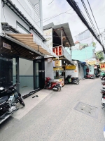 Sát mặt tiền đường vĩnh khánh q 4 cách 0.5 giây q1 
đường trước nhà 4.5