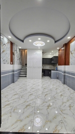 Sát mặt tiền khu biệt thự him lam q7

ngang 3,7 dài 6
đúc 3 tấm hơn 2