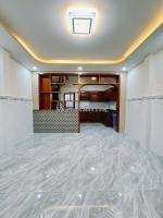 Sát mặt tiền quận 4 
ngang 4.2 nở 4.4 dài 8.1
đúc bê tông kiên cố 
4 tấm 
5