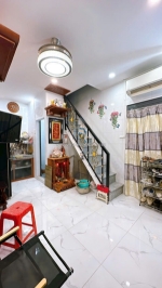 Xe  hơi ngay nhà 
đúc xây mới 5 tấm 

dưới 3 tỷ