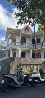 - tòa căn hộ 4,5 tầng lô góc, tầng 1 đang cho thuê kinh doanh, mặt tiền đường