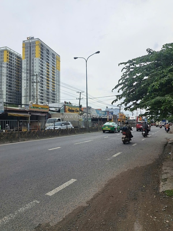 ~/Img/2025/10/ban-300m-dat-dong-hoashr-duong-nhua-2-o-to-thonggan-bigc-go-di-an-02.jpg