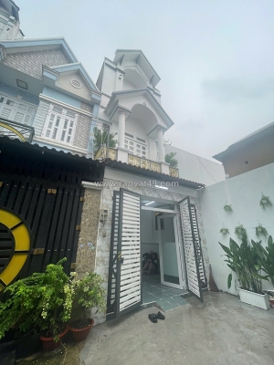 Bán nhà 3 tầng nở hậu 5m5 63m2 5 tỷ 99 phường hiệp thành quận 12 cũ.