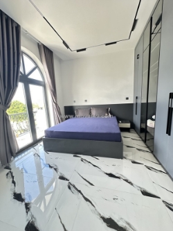 Bán nhà 5 tầng mới 100% mặt tiền hoàng quốc việt – thang máy, full nội thất, 12