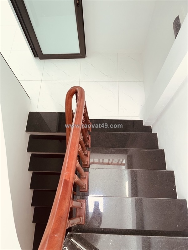 ~/Img/2025/10/ban-nha-5-tang-moi-xay-o-to-do-cong-lien-mac-thuong-cat-bac-tu-liem--02.jpg