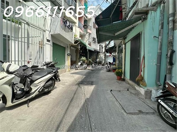 ~/Img/2025/10/ban-nha-cach-mang-thang-8-p10-khu-vip-hiem-q3-dt-43m2-hem-52m-o-to-01.jpg