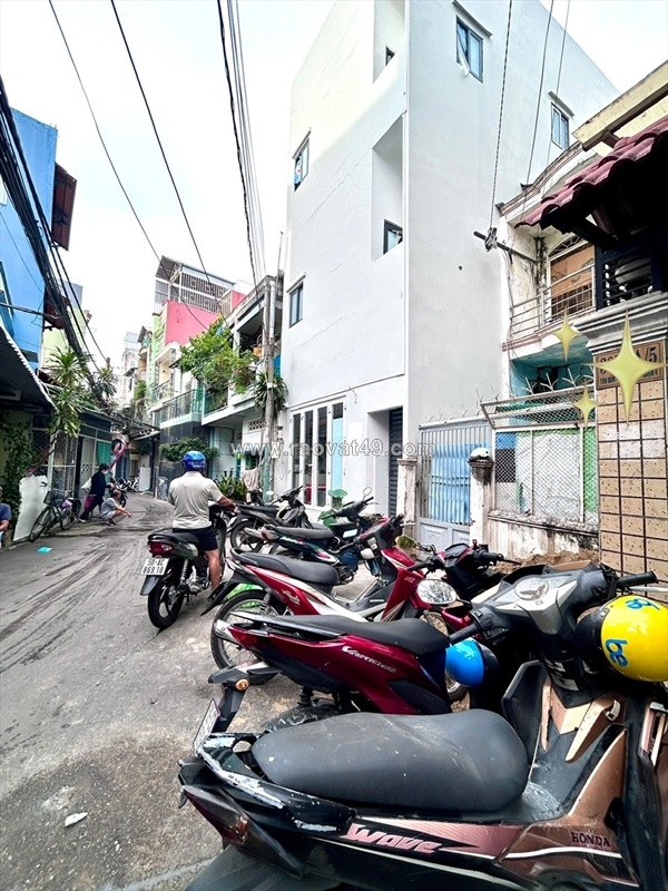 ~/Img/2025/10/ban-nha-cap-4-hien-dang-sua-chua-truoc-nha-rong-8m-ngang-no-hau-dton-dan-02.jpg
