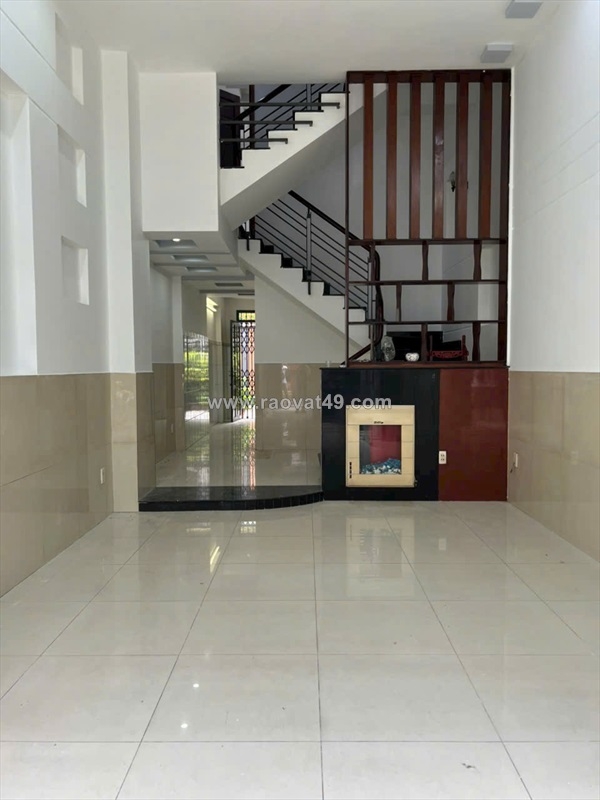 ~/Img/2025/10/ban-nha-dep-5-tang-btct-hem-6m-thong-gan-dam-sen-q11-dong-tien-02.jpg